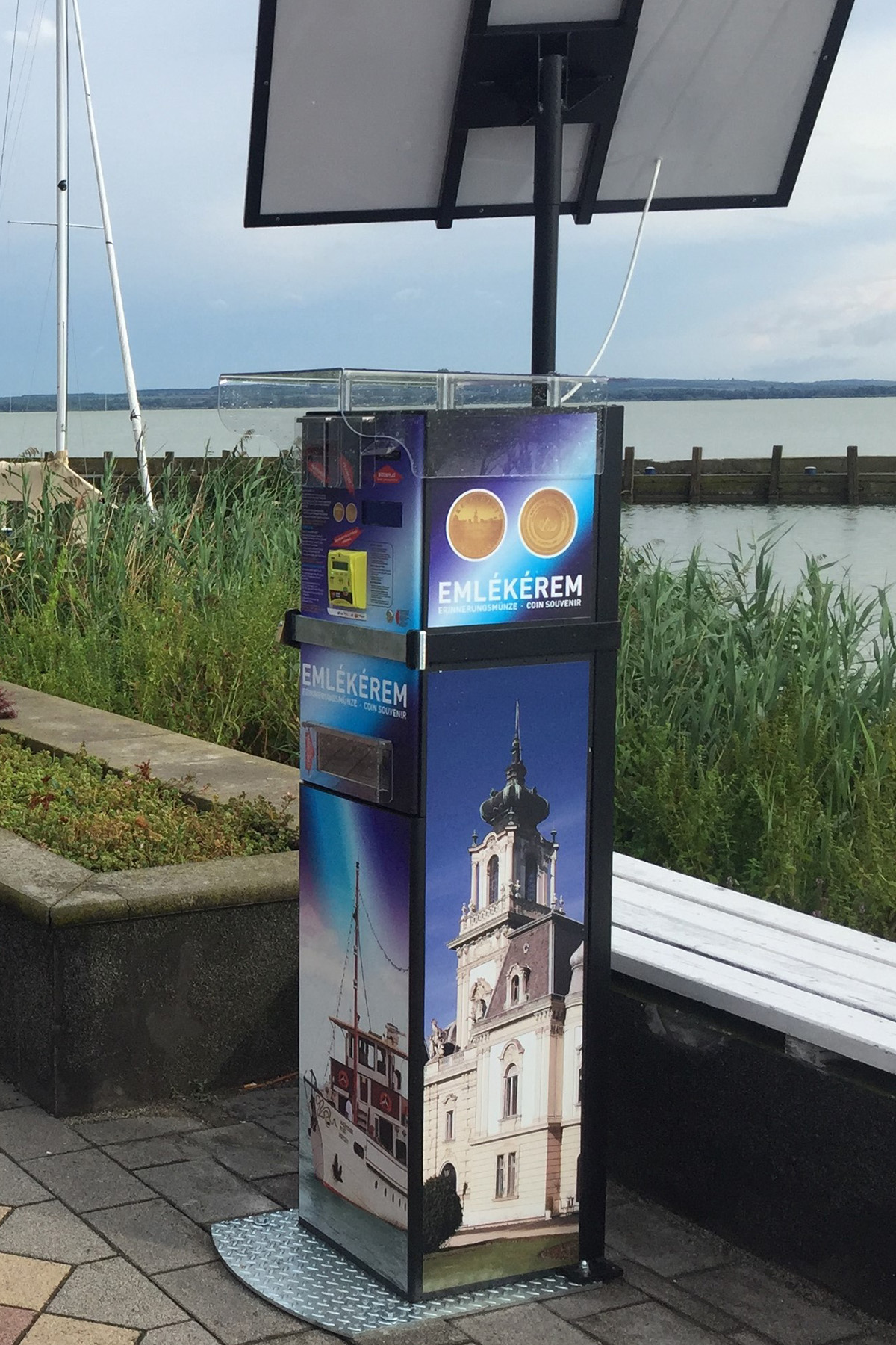 Napelemes érmeautomata